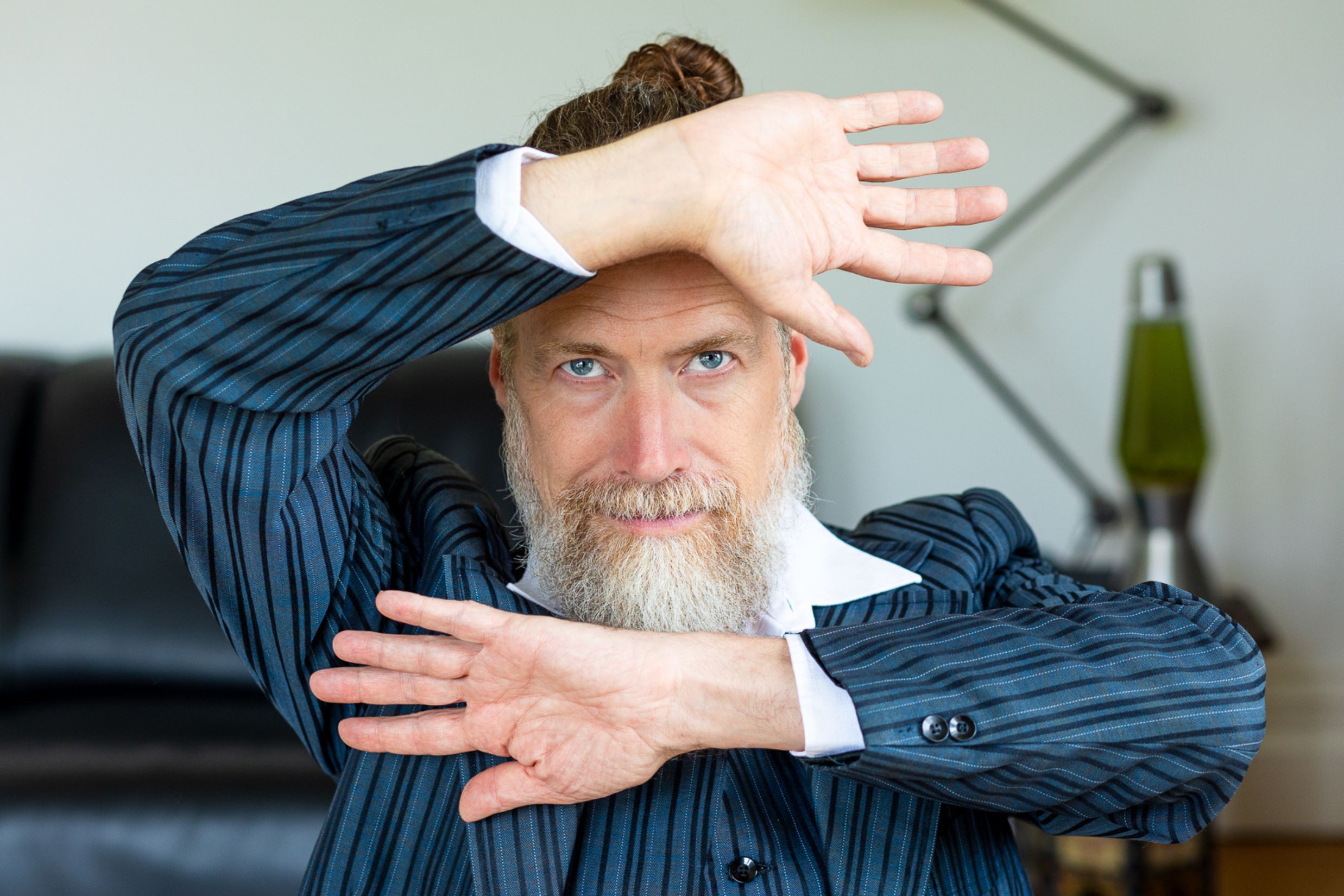 Künstlerportrait im Studio – modern & wirkungsvoll.