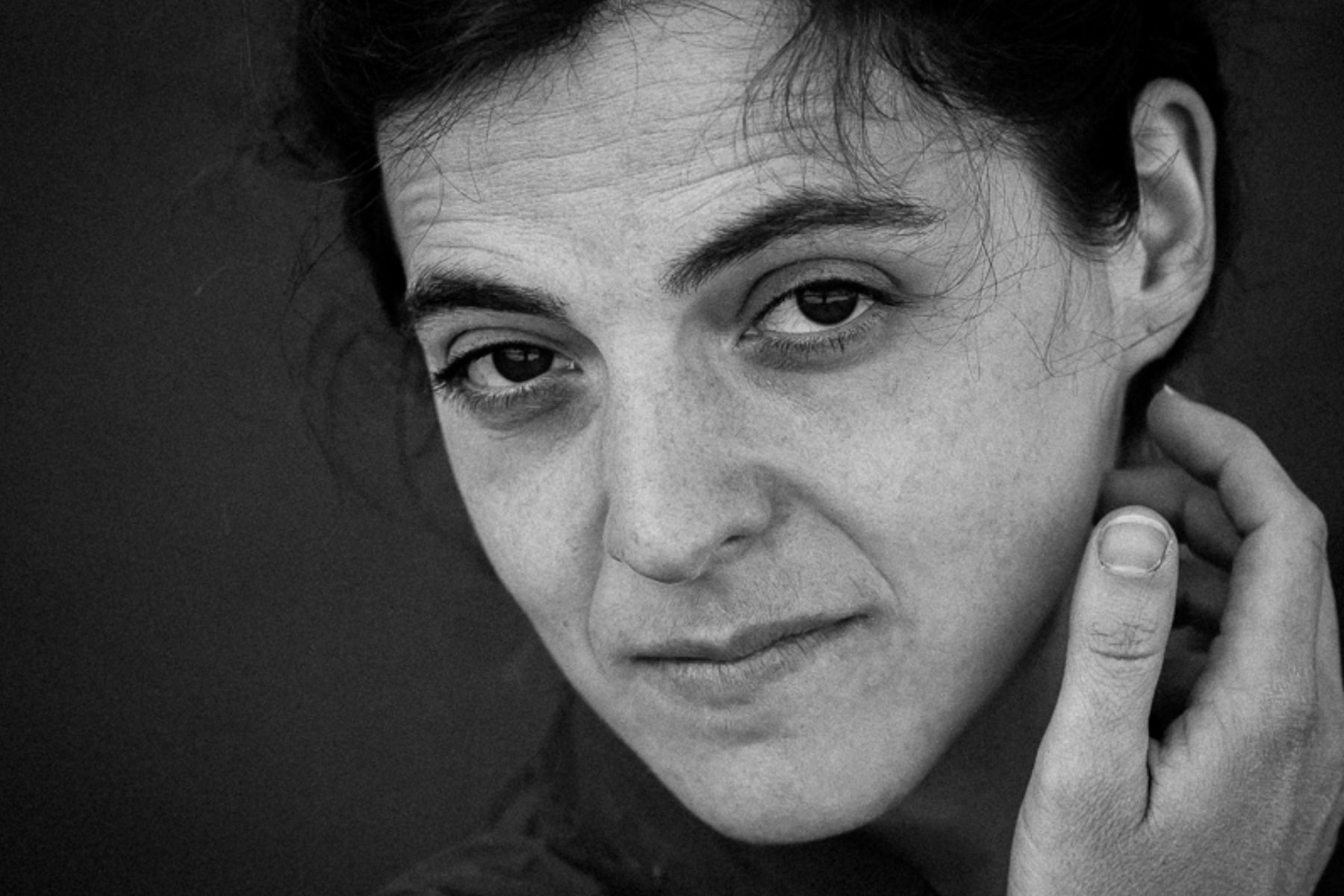 studioaufnahme schauspielerin ausdrucksstarkes portrait